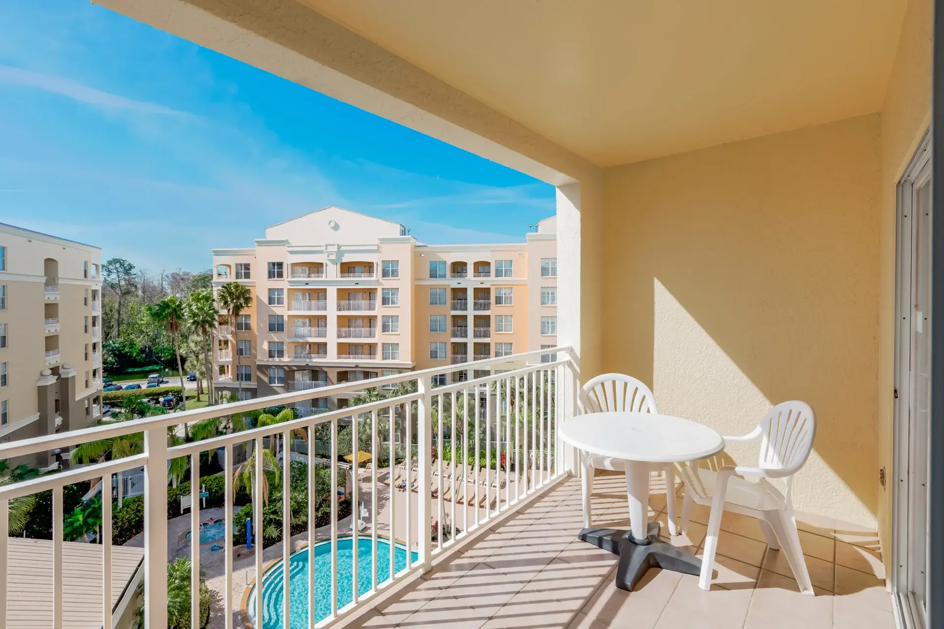 A Suite large, furnished balcony