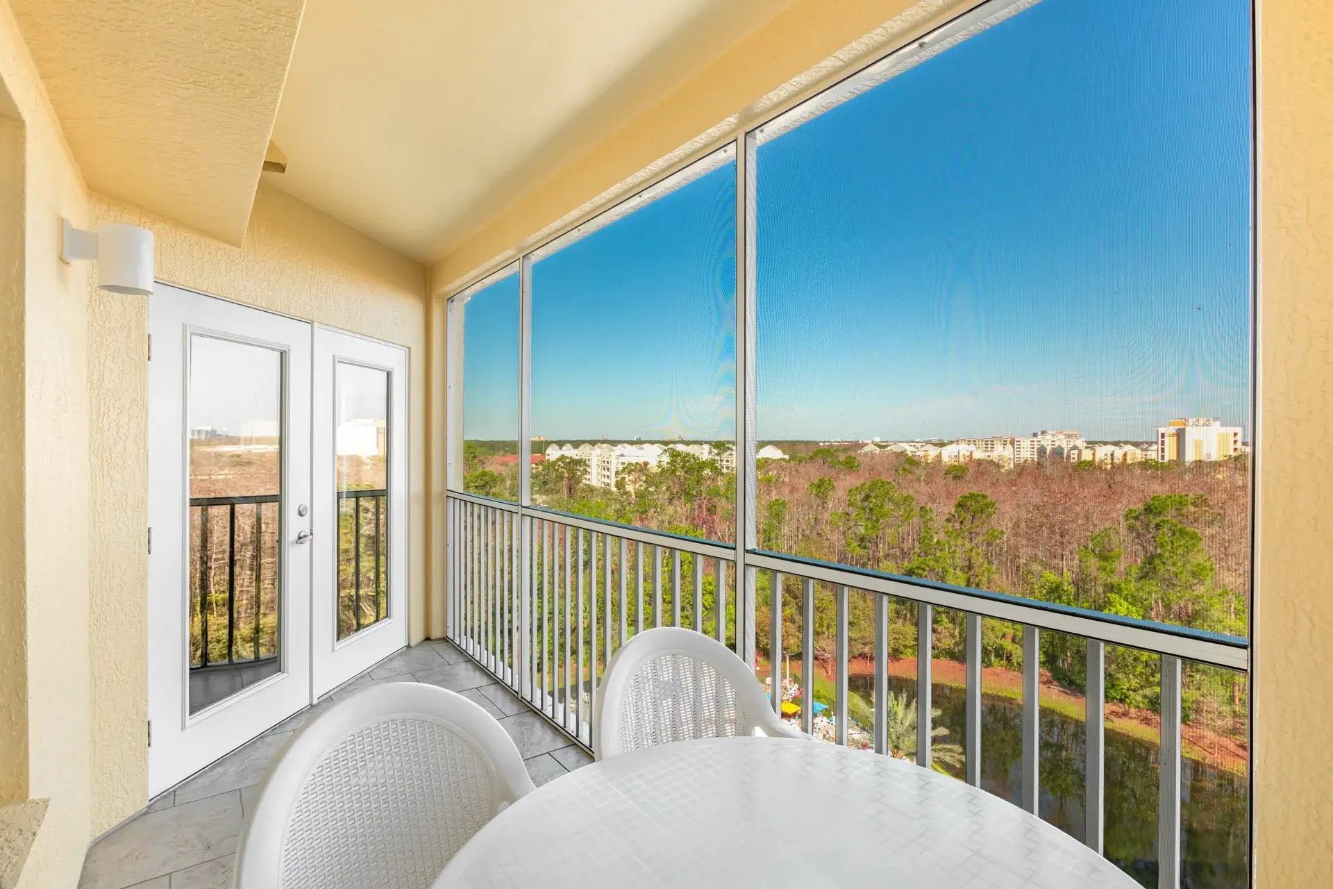 A Suite with a large screened-in furnished balcony