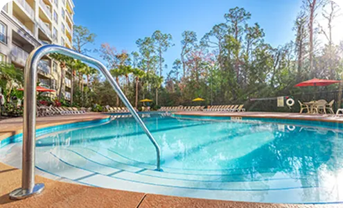 Piscina do resort e comodidades